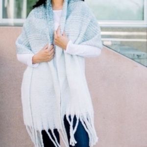 Mer Sea cozy wrap aqua/light blue 93"x21" new